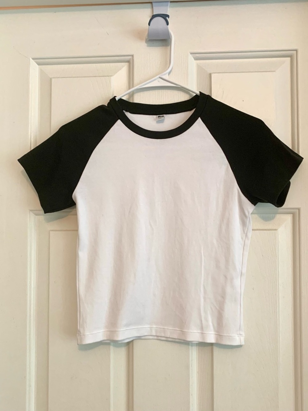 NWOT Uniqlo Black & White Cotton Crop Top